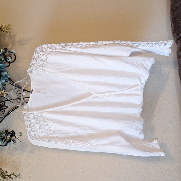 Free People White lined V-neck Cropped Blouse. Excellent Condition Size Small - Picture 5 of 11